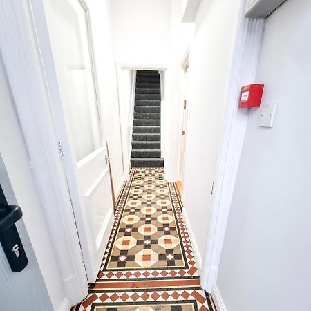 Stunning Flat Close To Beach Суонси Экстерьер фото